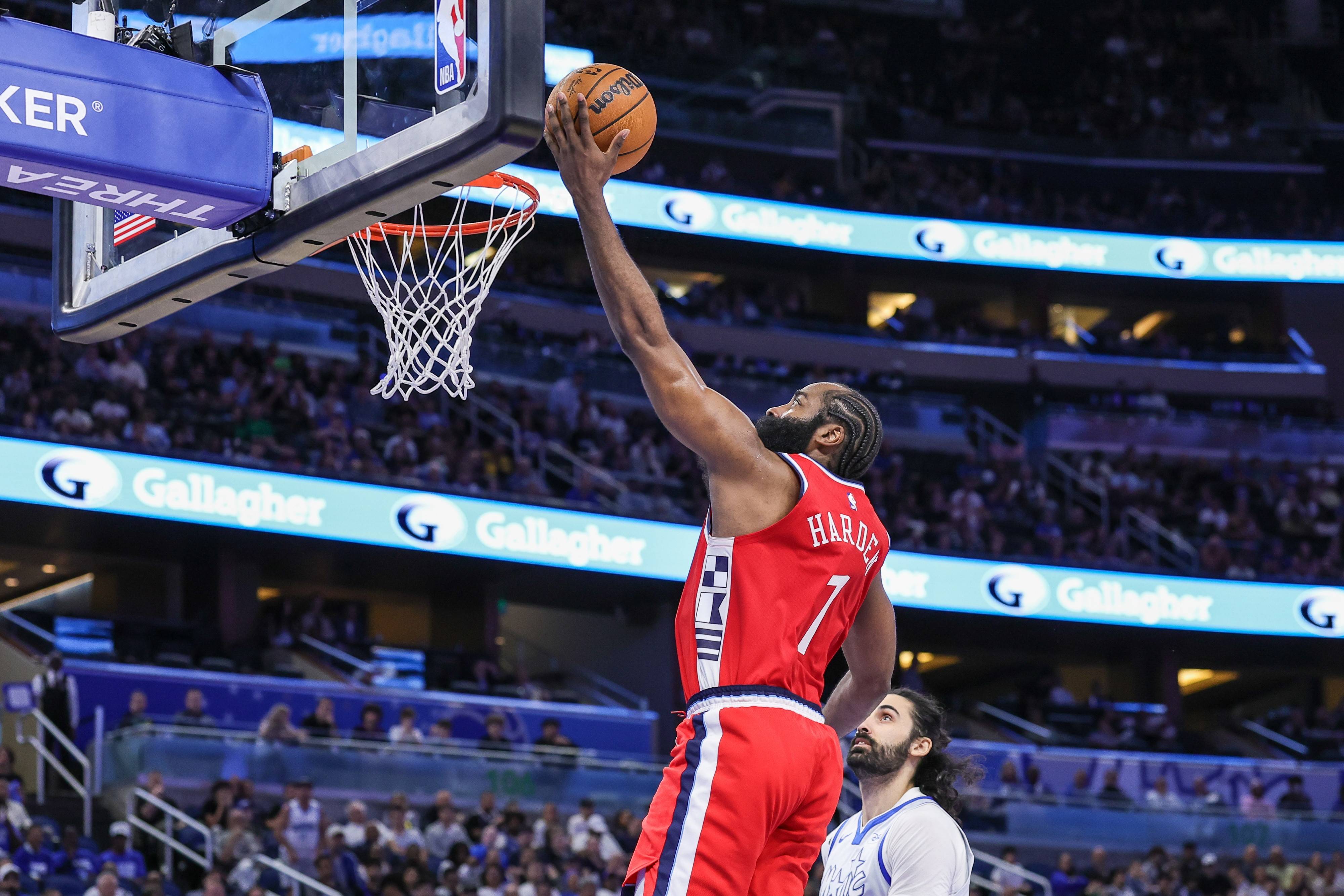 包含NBA总决赛倒计时，犹他爵士集结日外线爆发，细节引发关注，球迷炸锅，年轻球员得到机会的词条